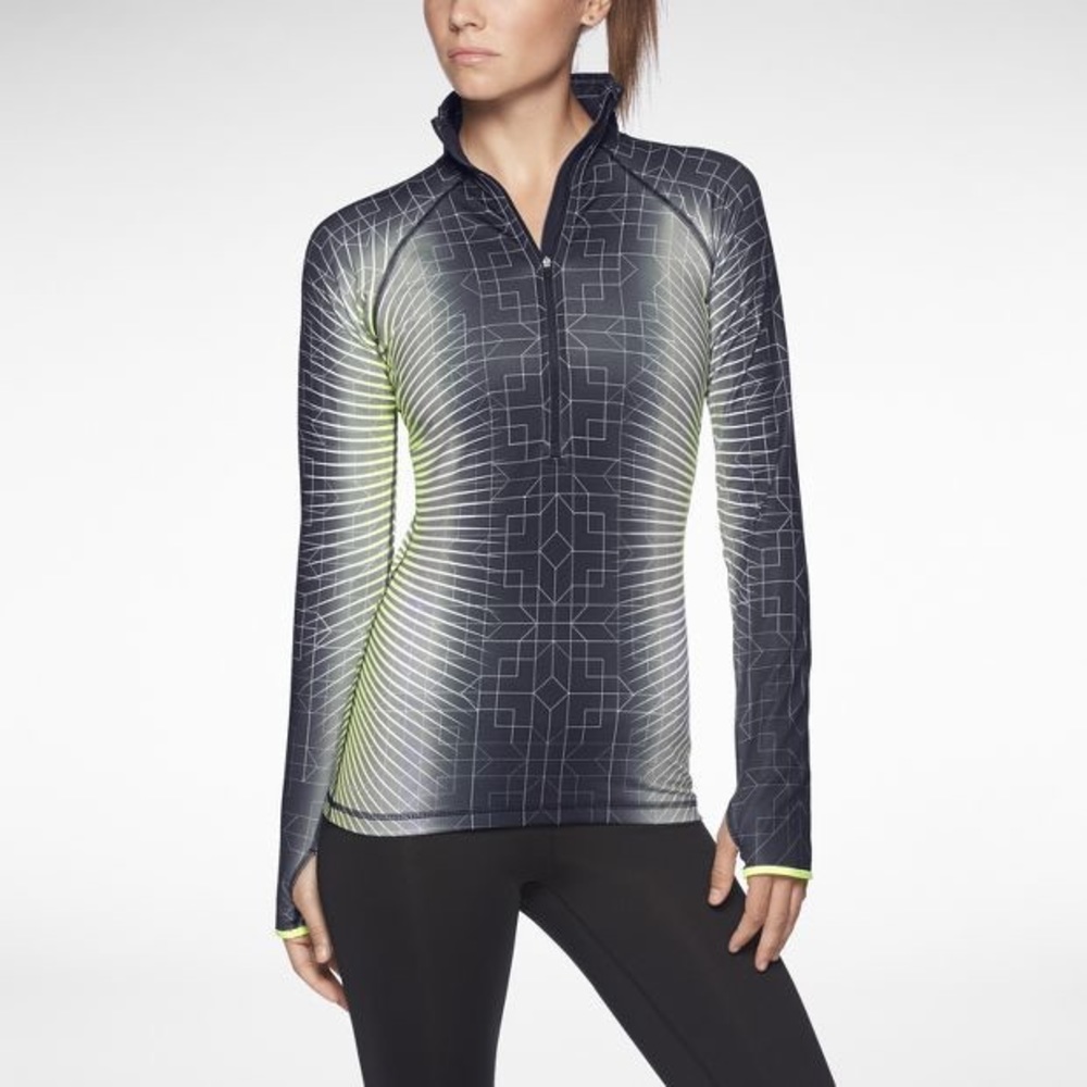 NIKE HALF ZIP